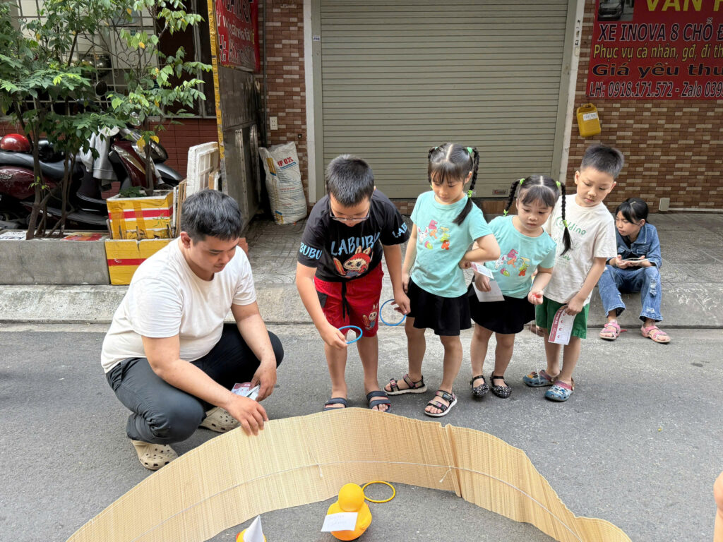 Ném Vòng Bắt Vịt trong hội chợ nhân gian tại KiddiMath 2026