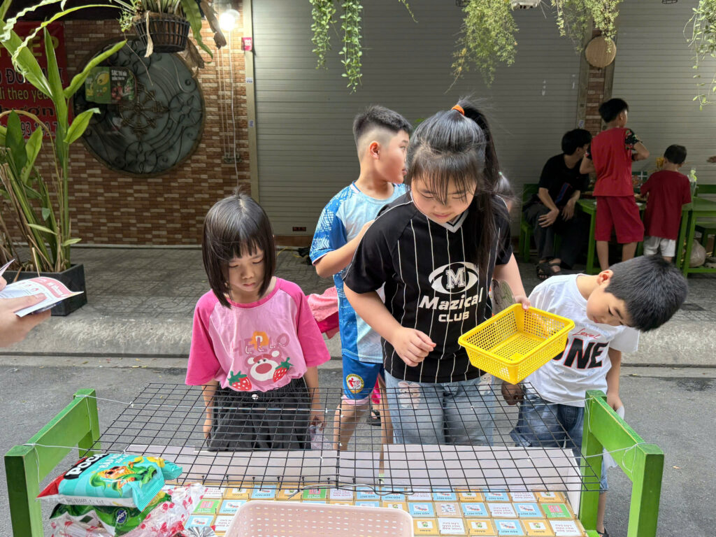 Gian hàng thả banh tại hội chợ nhân gian tại Kiddimath